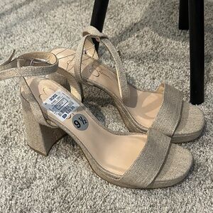 Jessica Simpson Beige Linen Textured Block Heel Sandals. Size 9.5. NWOB